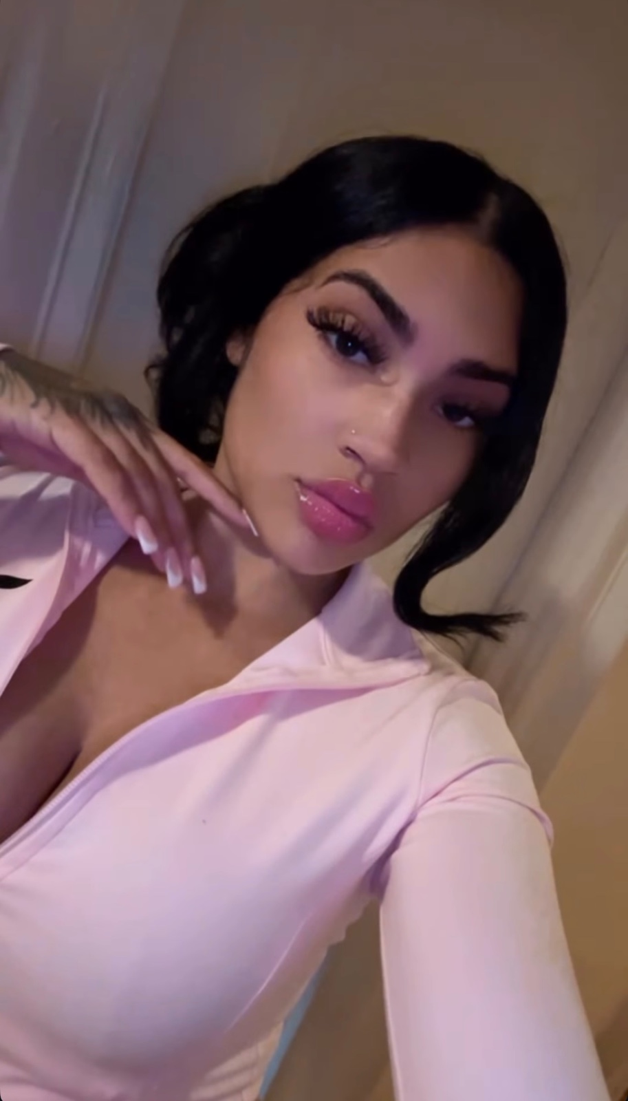 I Wanna fulfill your widest sexual fantasies,I’ll satisfy you with my full service-Snap-mellyy_rb24