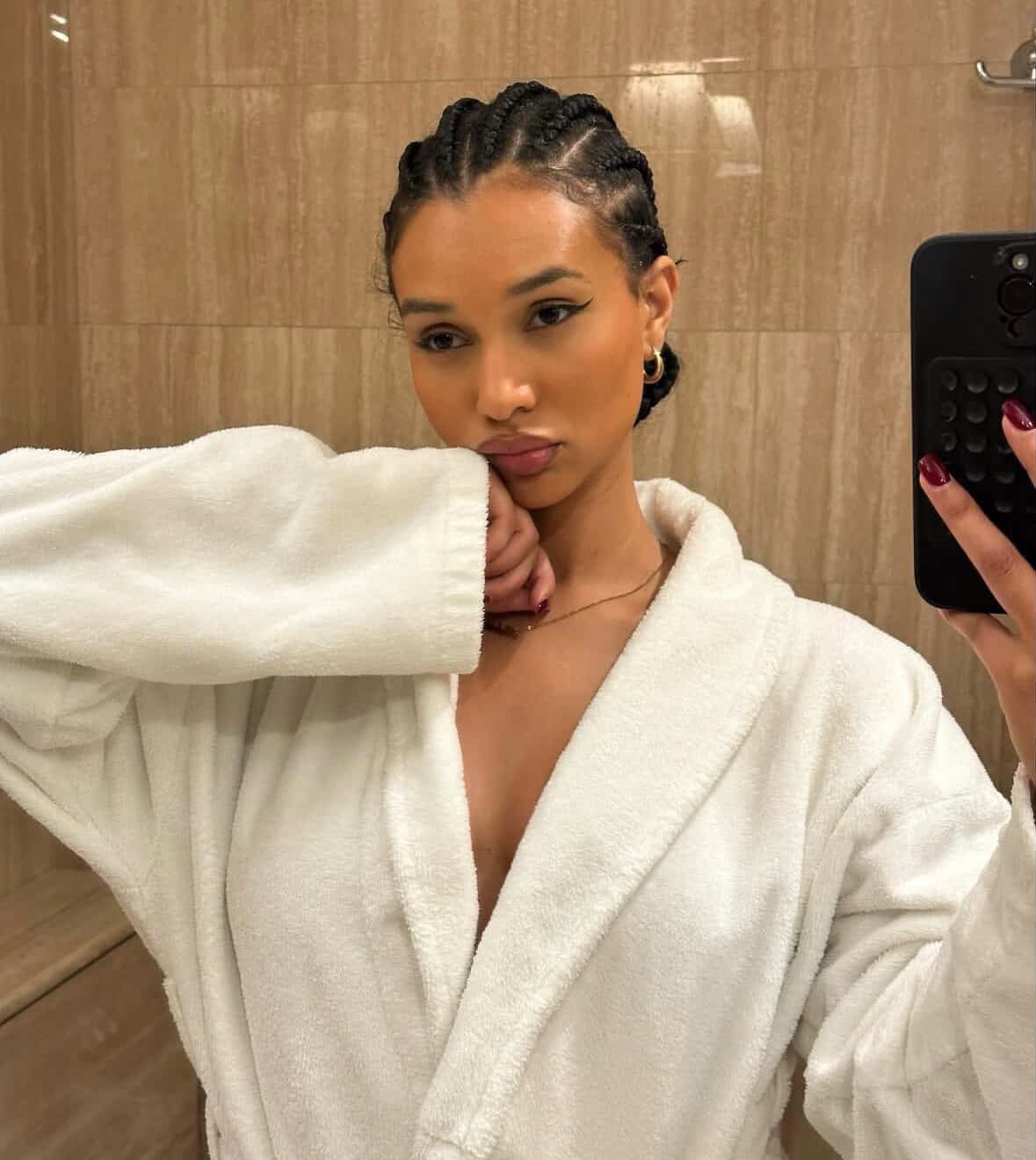 Hi 👋im  always in a cheerful mood for fun text me 💞