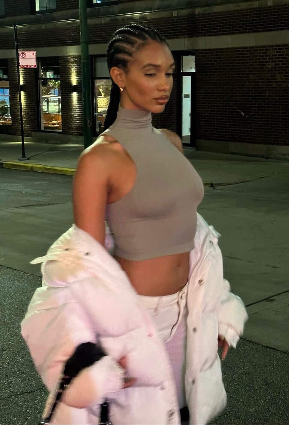 Hi 👋im  always in a cheerful mood for fun text me 💞