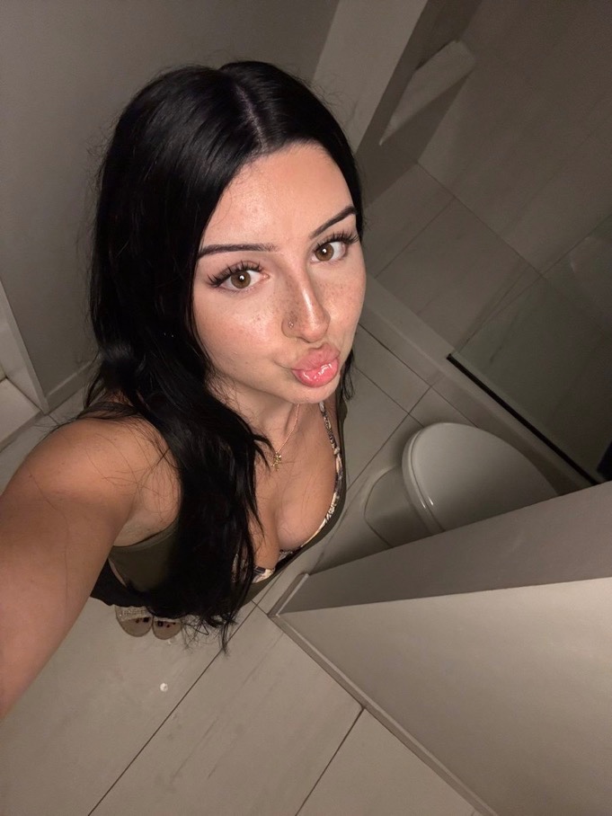 Hey there i am sophie a masseuse, 💋HMU on Snapchat; f_zoey25 Telegram; kaliexx1