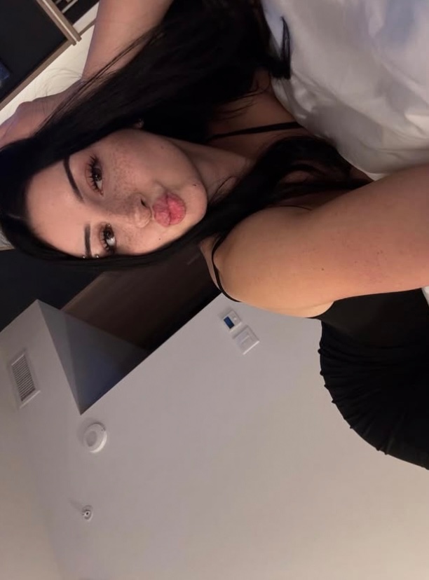 Hey there i am sophie a masseuse,i offer massage.HMU on Signal;SophiexoGr.84 Telegram;kaliexx1