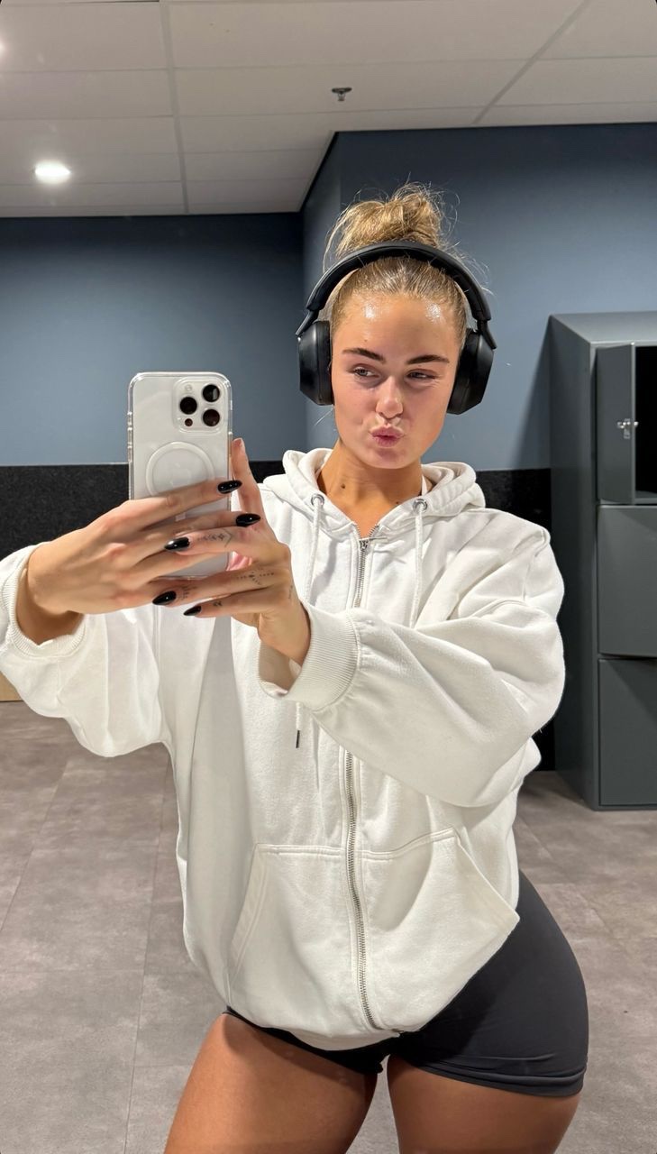 I am a natural pleaser and want your experience with me to be the most pleasurable you have ever had