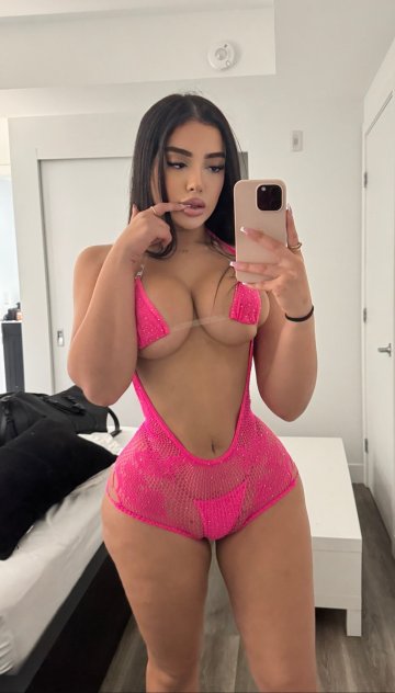 I’m available both Incall and outcall