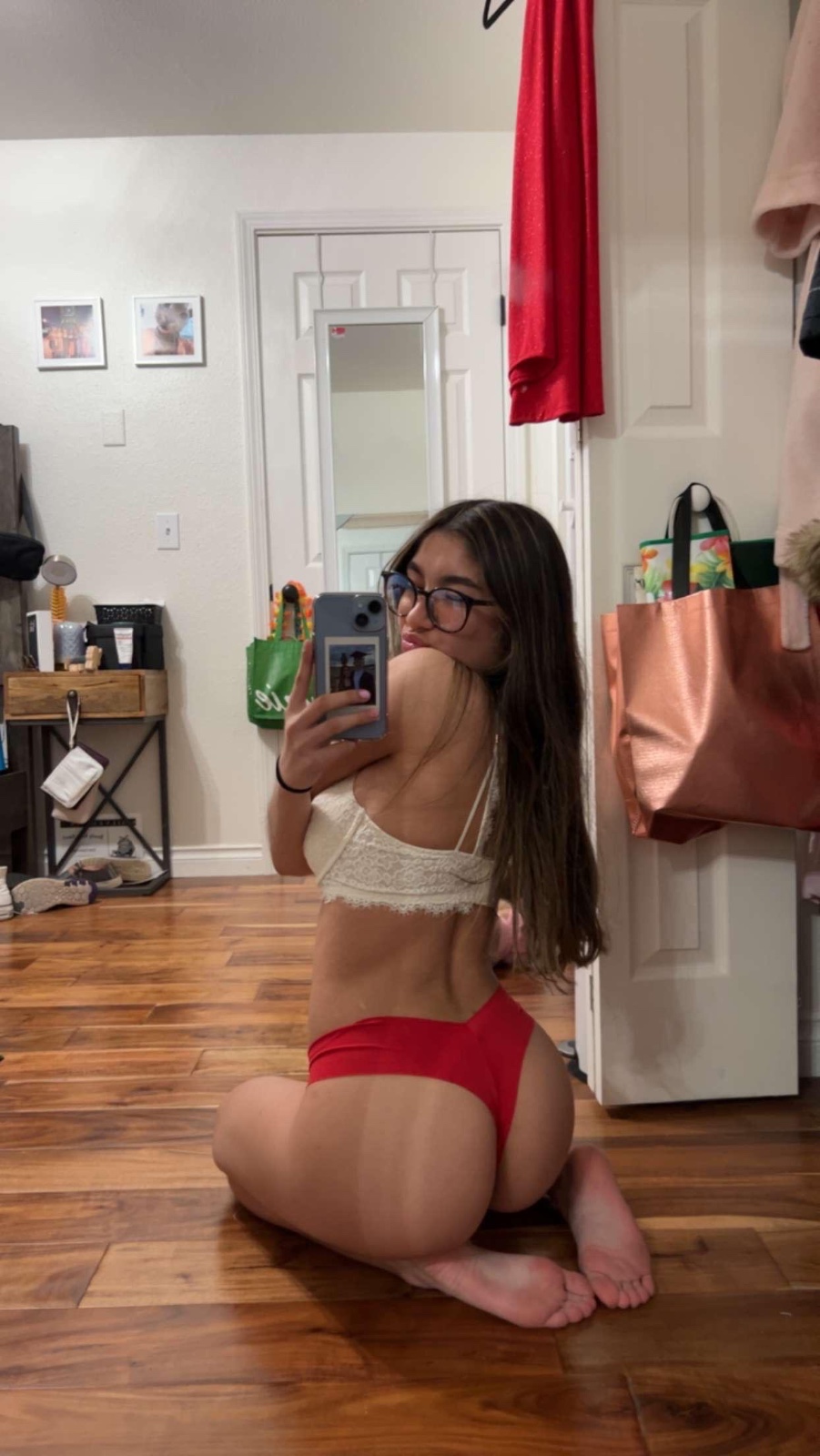 WANNA HAVE THE BEST 💕😭SEXUAL EXPERIENCE 🫦💦WITH A YOUNG WET PUS*SY? 🍆🍆🍑