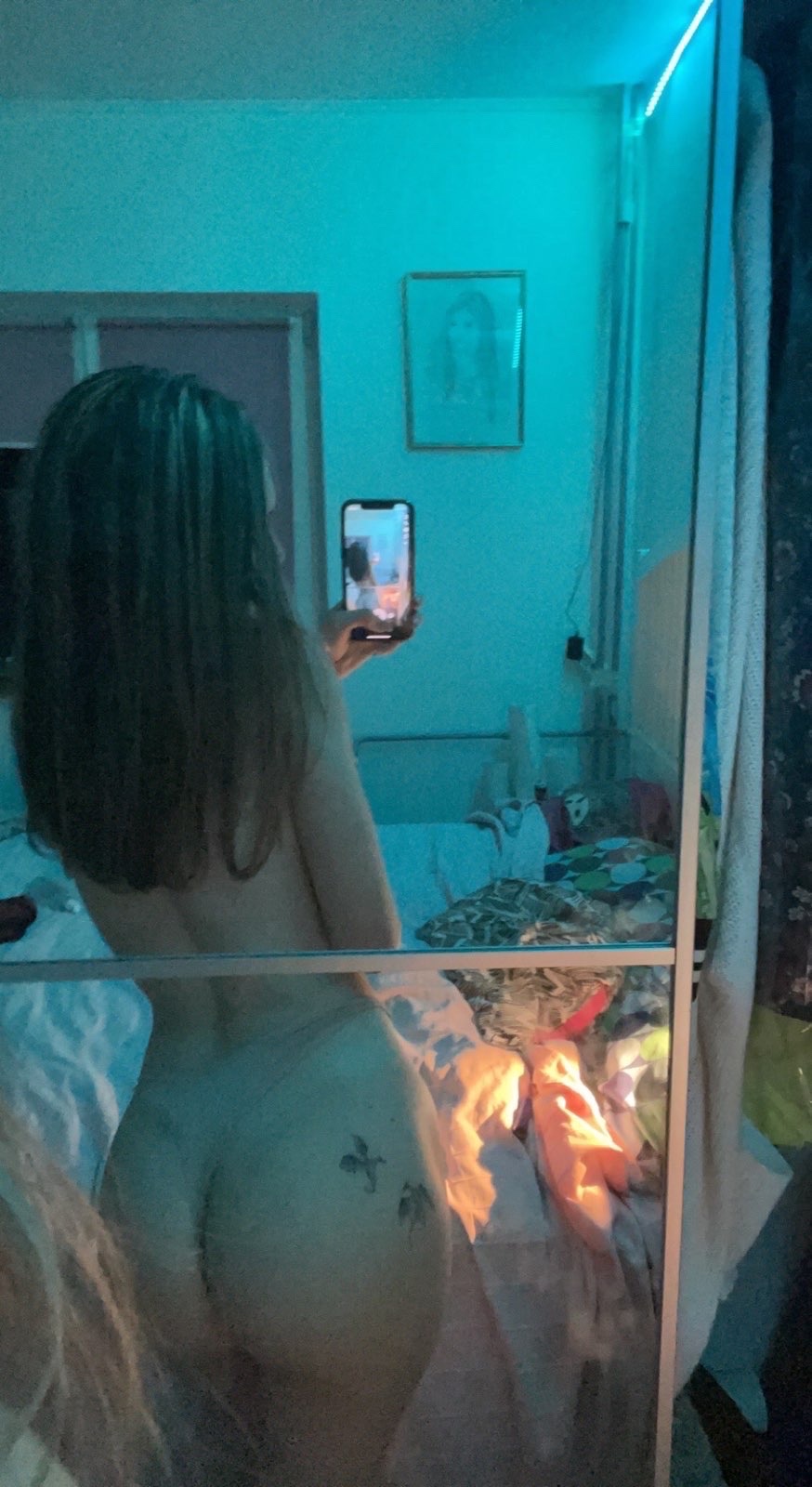 I’m a female escort available for hookup