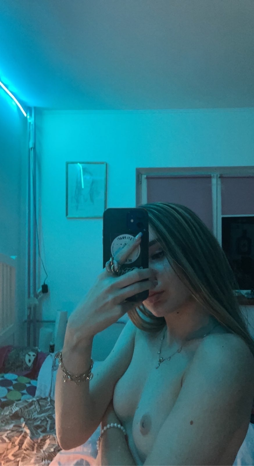 I’m a female escort available for hookup