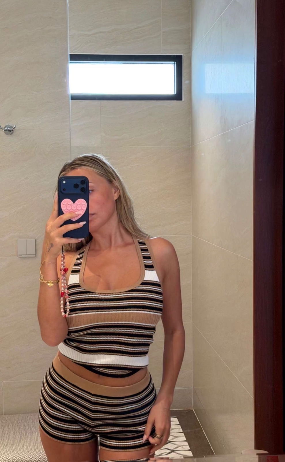 💫 Meet Amanda 😘 petite, elegant & unforgettable 💎 With curves that tease 🌹 lips that tempt 💋