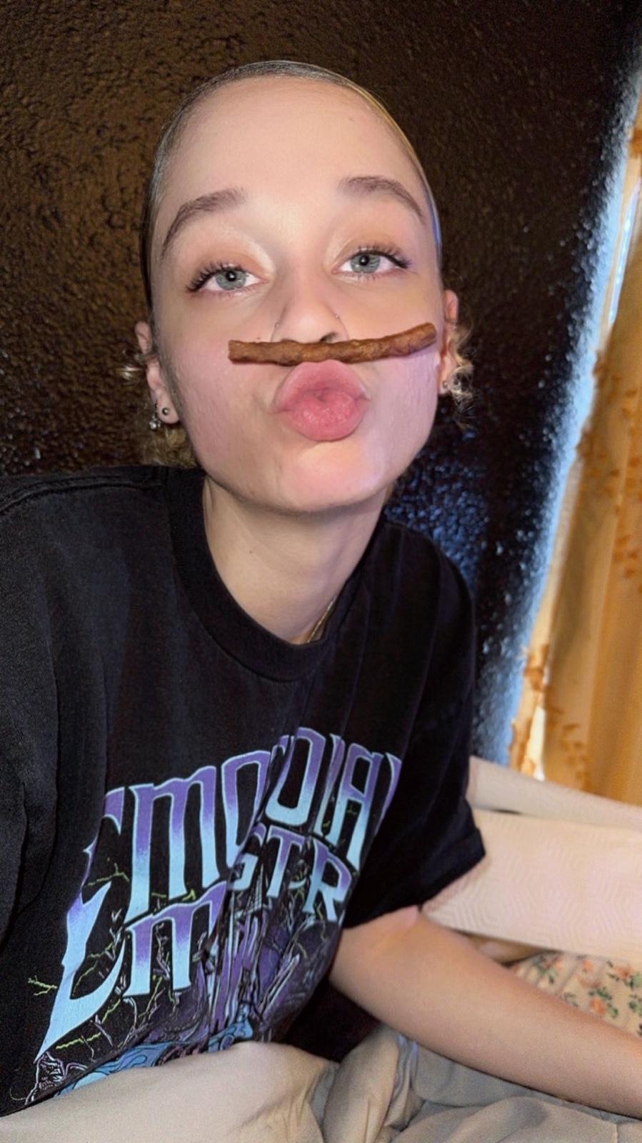 Hey 🥶😍👋 I sell all kinds of party 🎉 favors 🧊 ❄️ hookup,massages