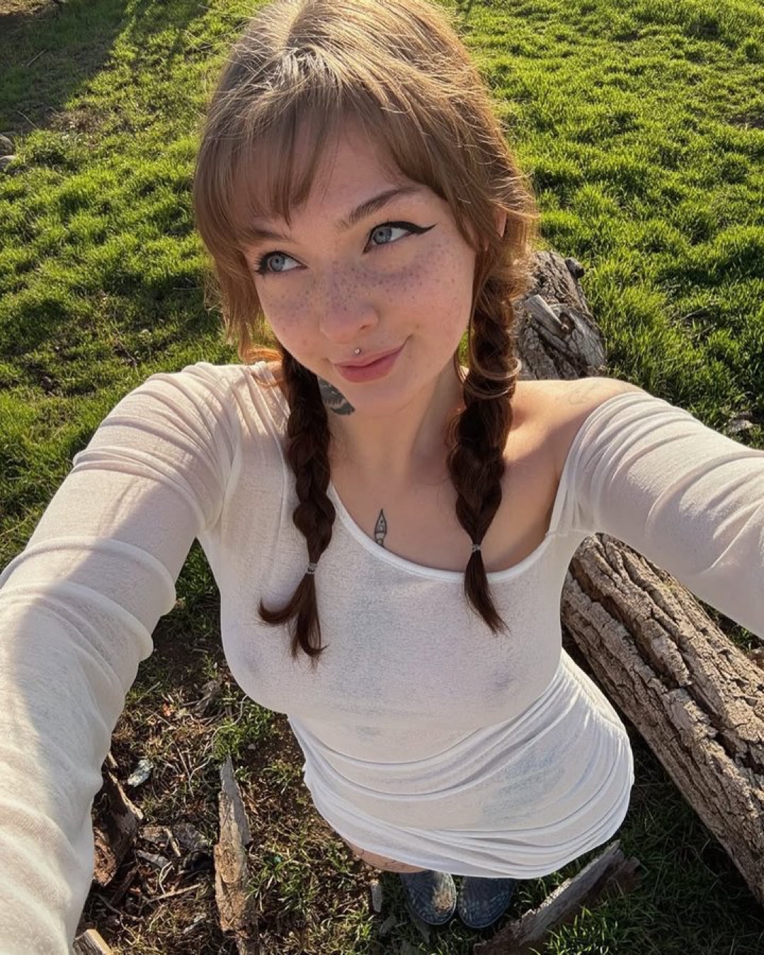 Susan is available for some hot fun and meet up