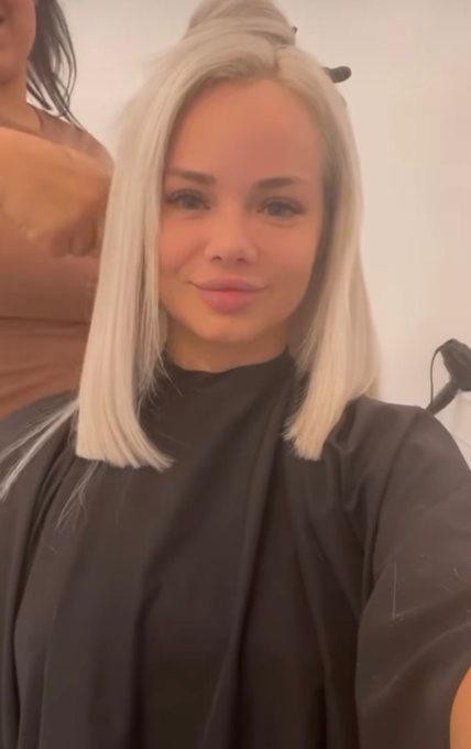 Entertainment Young LADY