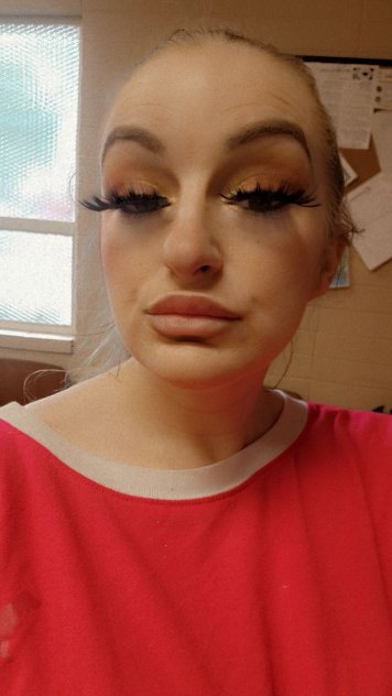 Not your average girl next door💋