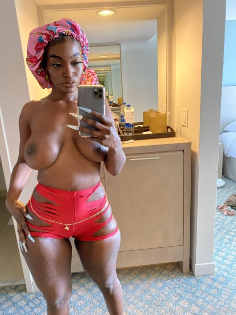 Available for both incall and outcall FaceTime fun and content