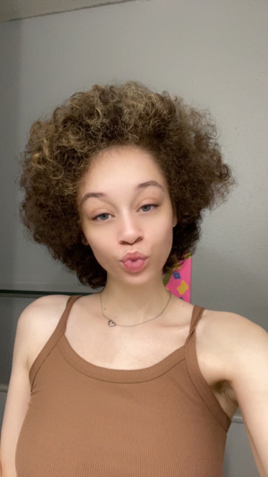 Hey 🥶😍👋 I sell all kinds of party 🎉 favors 🧊 ❄️ hookup,massages