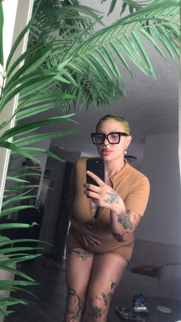 I’m Vivian available for incall & outcall service don’t b shy 2 txt