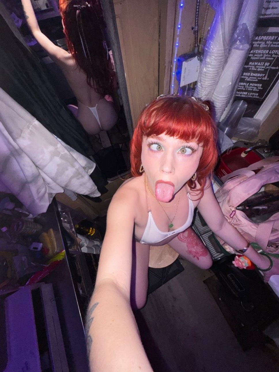 NAUGHTY RED HAIR 420 FRIENDLY 🥰IMESSAGE ONLY 3855615685