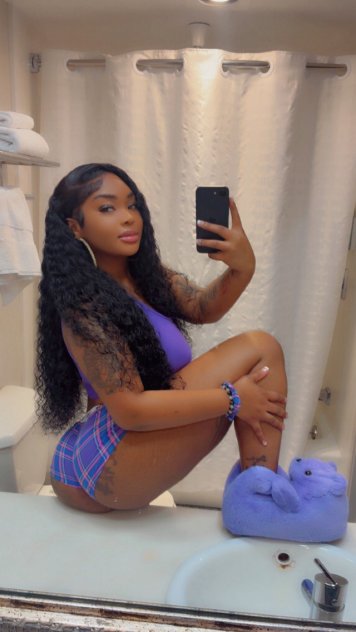 New in town ✨ let's fulfill your wildest desire 💋💦🫦