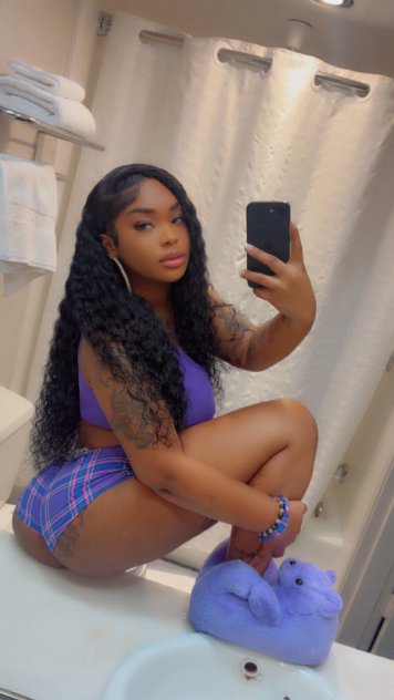 New in town ✨ let's fulfill your wildest desire 💋💦🫦