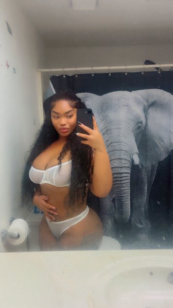 New in town ✨ let's fulfill your wildest desire 💋💦🫦