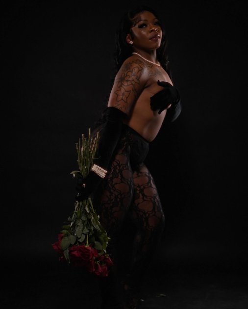 𝓒𝓸𝓶𝓮 𝓽𝓻𝓮𝓪𝓽 𝔂𝓸𝓾𝓻𝓼𝓮𝓵𝓯 𝓽𝓸 𝓽𝓱𝓮 𝓫𝓮𝓼𝓽🫦