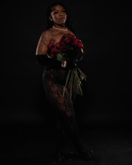 𝓒𝓸𝓶𝓮 𝓽𝓻𝓮𝓪𝓽 𝔂𝓸𝓾𝓻𝓼𝓮𝓵𝓯 𝓽𝓸 𝓽𝓱𝓮 𝓫𝓮𝓼𝓽🫦