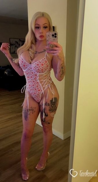 ✨ The BUSTY BLONDE MILF of your DREAMS ✨