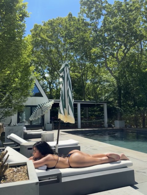 CHICA LATINA CALIENTE