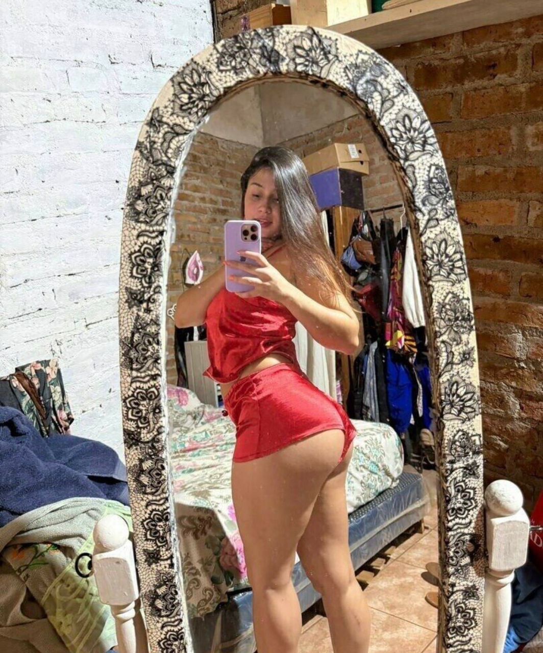Let me be your lit slut for tonight!! 😋😋💦