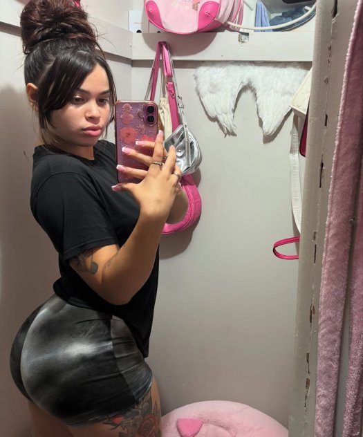 I SELL MY HOT VIDEOS AND FACETIME FUN AT LOW RATE