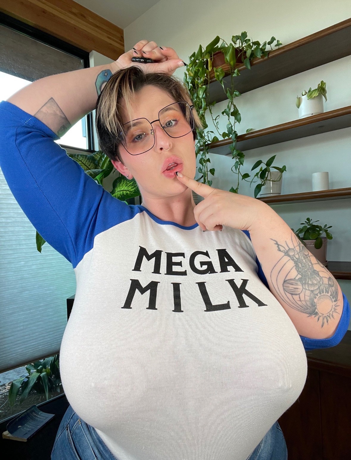 I’m available for you baby. You’d get the best fun you can ever imagine. Premium services over here
