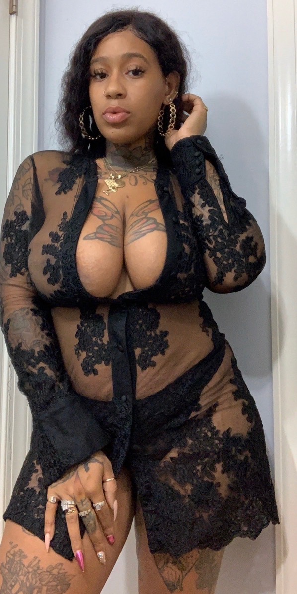 AVAILABLE FOR HOOKUP HMU 🤙🏾👅😈🥰