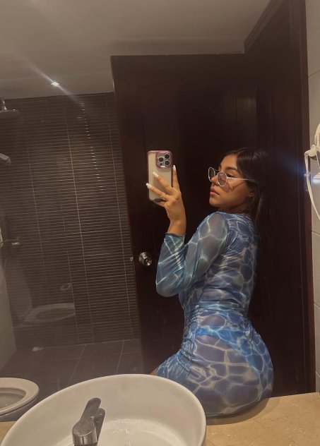 Clean & fresh pu*y🍑 Available for FaceTime Show I sell nudes video 🥵