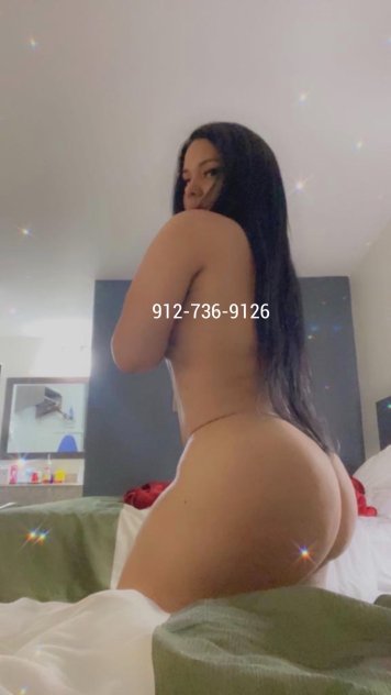 Curvy Latina big booty