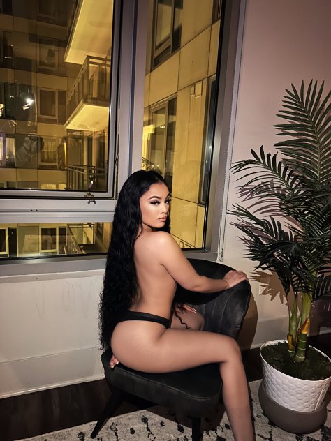 
Petite Mixed Exotic Babe💦💋
