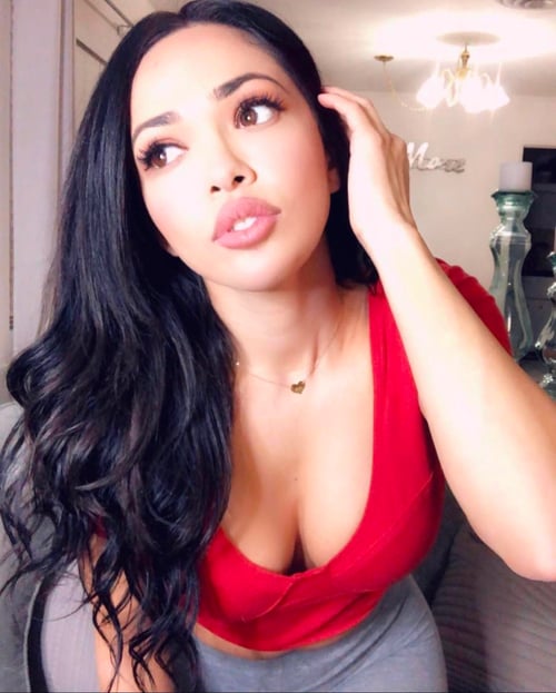 Hispanic beauty! outcall only call or text me!