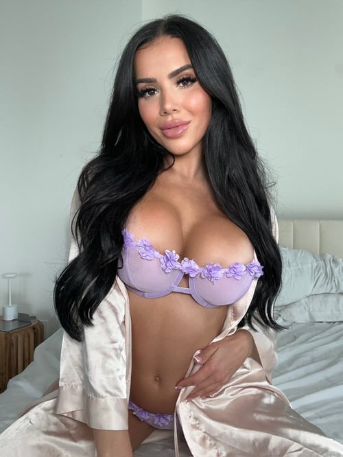 BABE NEXT DOOR😋💋💦😘