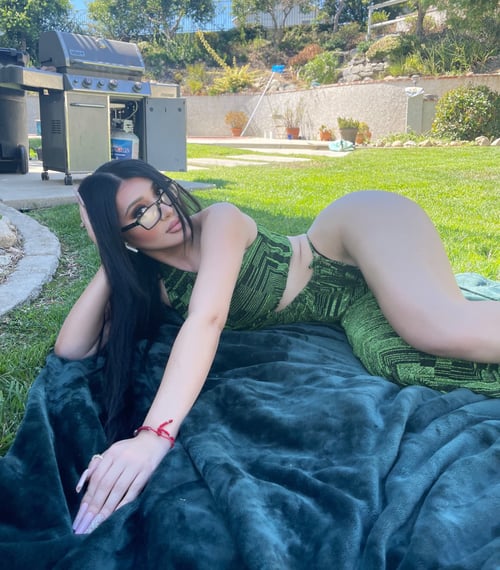 I’m available to hookup and fuck text me at 6592828025 and add me on Snapchat at mollisadoll