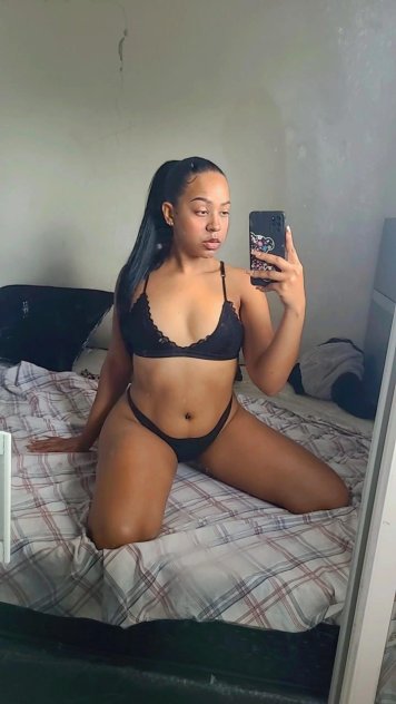 Hello my name is steph ❤️ I have a special 100 half hours 😍 and 160 two