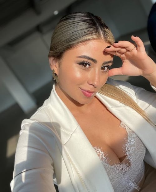 Hey babe 😘 am available 😍🙈