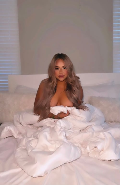 Short, silky skin & beautiful curves🫦💜