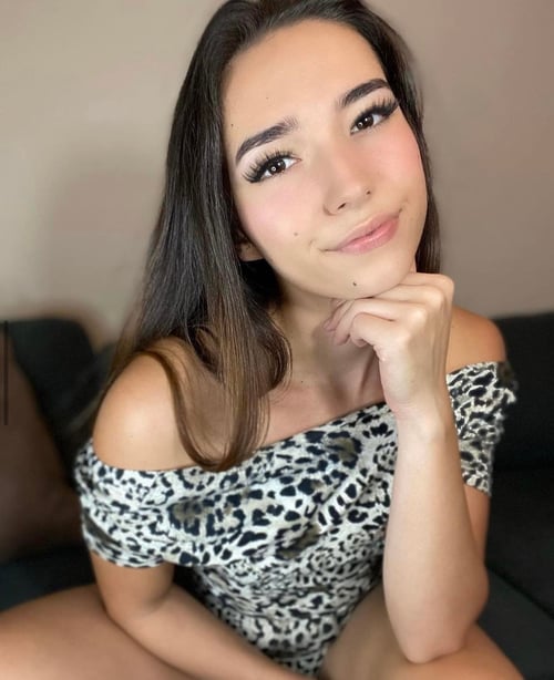 Tiny Treat! Outcalls to All San Diego! Cutie with a Booty!