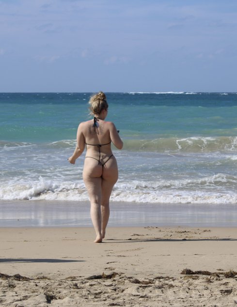BOMBSHELL, BIG PERSONALITY, BIG BOOTY