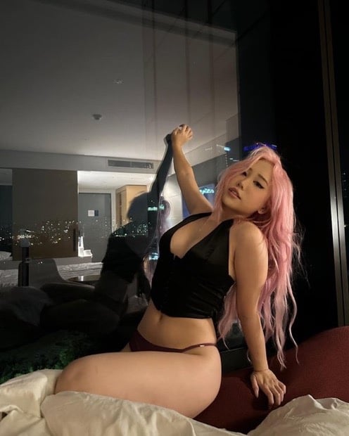 I AM AN ASIAN CALL GIRL THAT WANTS YOU SO DEEP INSIDE OF ME