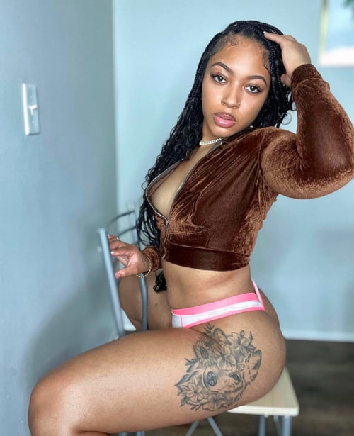 I’M PRETTY AND SEXY CHECK ME OUT AVAILABLE FOR BOTH INCALL AND OUTCALL🥵👅