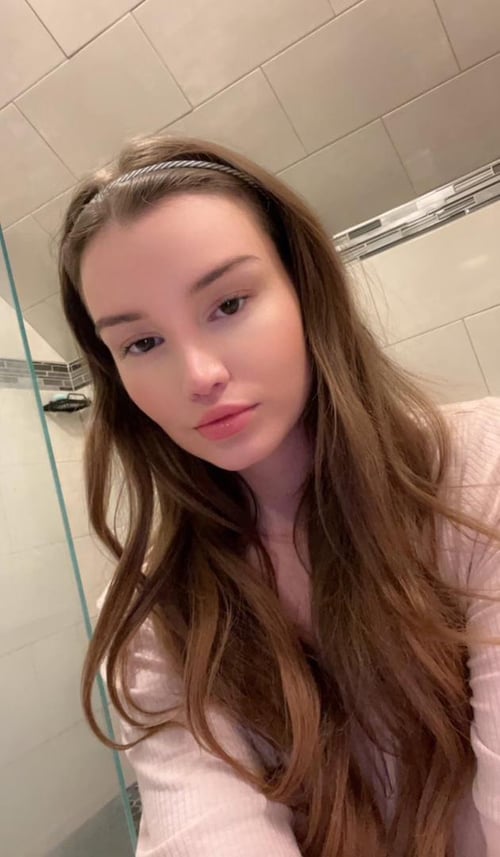 Hi 👋 i’m ella britney and am 24/7 available for hookup 🥰