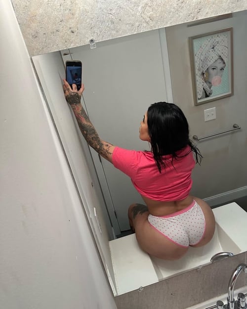 Gray at Female Escorts "Hello ❤️ I have a special 100 half hours 😍 and 160 two