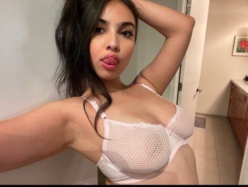 I offer affordable massage and happy ending (🍆🍆🍑🍑)