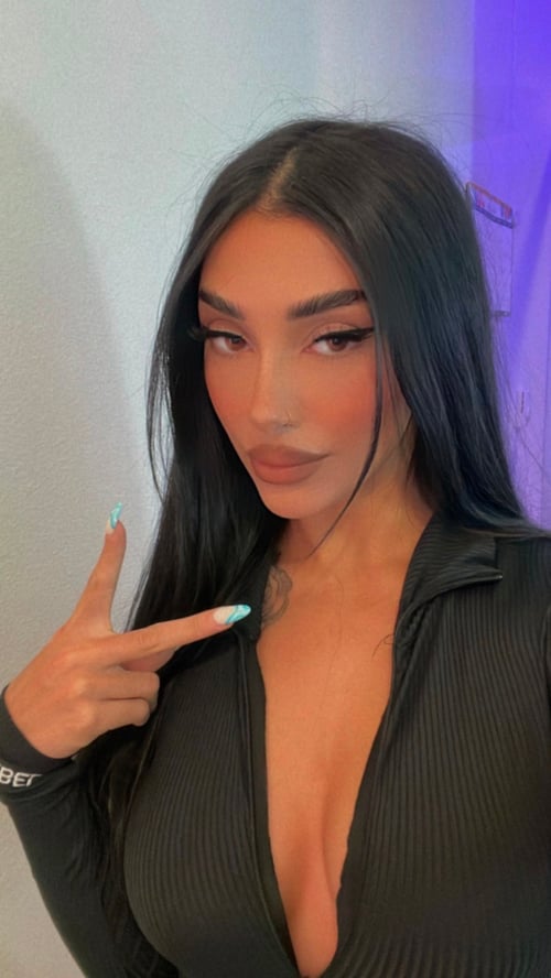 Hey Gators!! Sexy keylee is Here to delight you,feels sweeter and more genuine.
