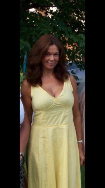 Easy going brunette 36DD, Long legs!