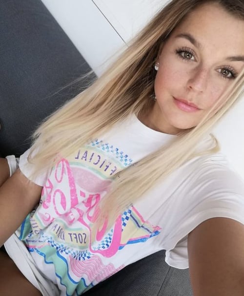 Sexy Claire (Airport)