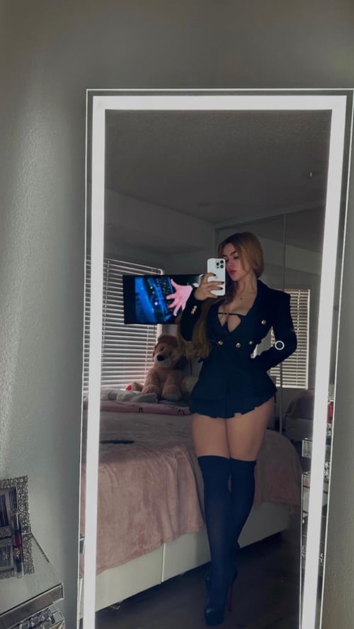 i'm a 24 y/o, who is sooo horny and down for exquisite fun 👅